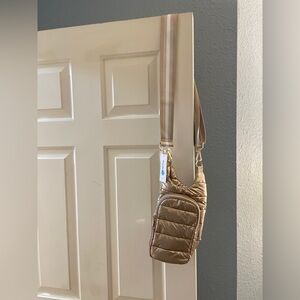 New with tags Wamderfull water bottle holders with zippers regular price $59